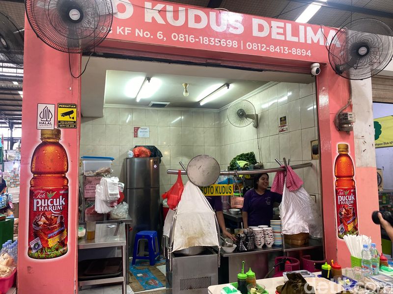 Soto Kudus Delima, racikan soto khas Kudus yang sedap gurih.