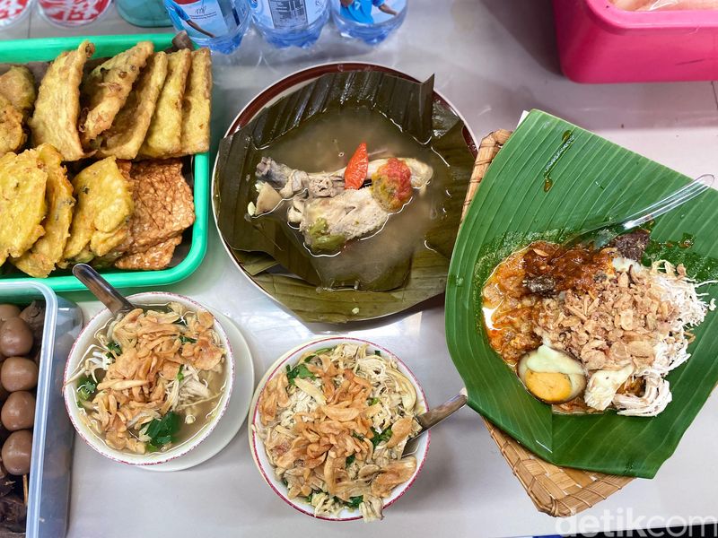 Soto Kudus Delima, racikan soto khas Kudus yang sedap gurih.