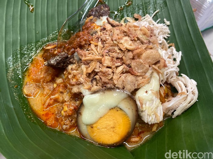 Soto Kudus Delima, racikan soto khas Kudus yang sedap gurih.