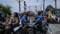 Pemerintah daerah menyiapkan pembangunan underpass Stasiun Citayam dengan skema kolaborasi lintas daerah guna memperlancar arus lalu lintas. Pemkot Depok nantinya akan mengurus pembebasan lahan bagian utara sementara Pemkab Bogor bagian selatan. Walikota Depok Supian Suri menyebut telah menyiapkan anggaran hingga Rp 80 miliar untuk membebaskan lahan. Usai lahan siap, pembangunan akan dilakukan oleh Pemprov Jawa Barat dengan alokasi pembiayaan sekitar Rp 200 miliar pada tahun 2027.