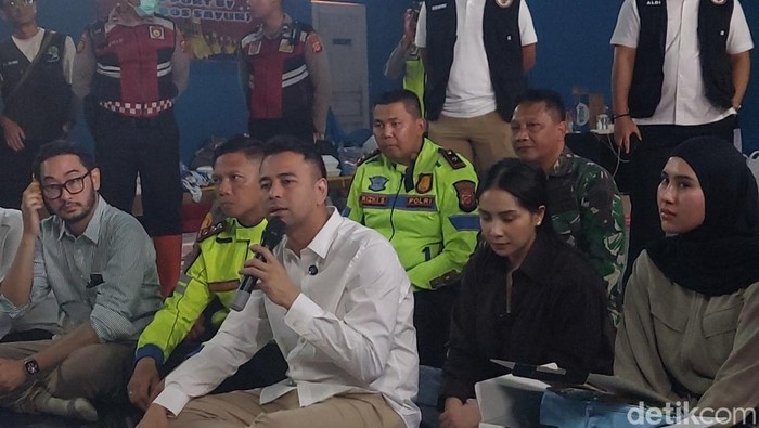 UKP Bidang Pembinaan Generasi Muda dan Pekerja Seni, Raffi Ahmad serta Nagita Slavina sambangi pengungsian korban longsor Cisarua