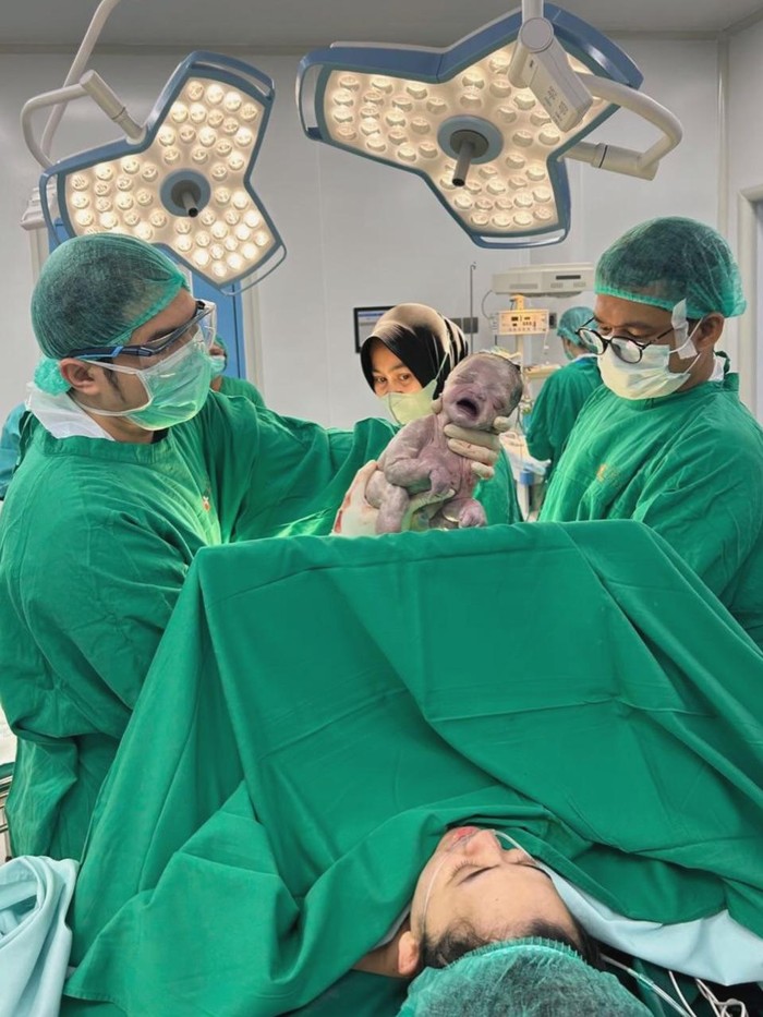 Momen Wizzy melahirkan anak kedua.