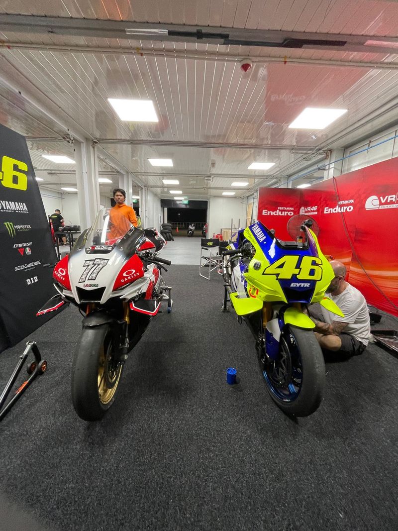 Yamaha YZF-R1 GYTR milik Eric Saputra. Yamaha YZF-R1 GYTR milik Eric Saputra.