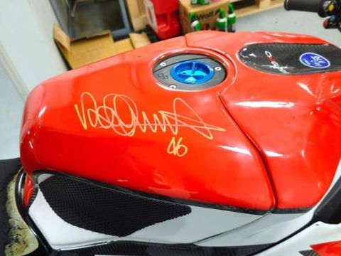 Yamaha YZF-R1 GYTR milik Eric Saputra. Yamaha YZF-R1 GYTR milik Eric Saputra.