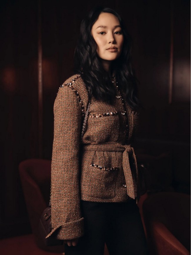 Namanya melejit setelah membintangi Halo (2022) sebagai Kwan Ha. Peran ini membuka jalan ke proyek besar lain hingga akhirnya dipercaya memerankan Sophie Baek di Bridgerton 4. Foto: Instagram/@yerinha_