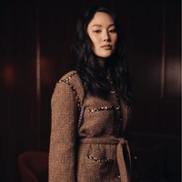 Namanya melejit setelah membintangi Halo (2022) sebagai Kwan Ha. Peran ini membuka jalan ke proyek besar lain hingga akhirnya dipercaya memerankan Sophie Baek di Bridgerton 4. Foto: Instagram/@yerinha_