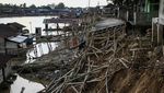 Abrasi Sungai Kahayan Putus Akses Permukiman Warga