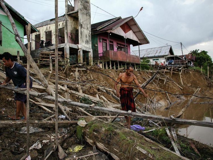 Abrasi Sungai Kahayan Putus Akses Permukiman Warga