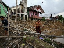 Abrasi Sungai Kahayan Putus Akses Permukiman Warga