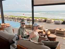 Potret Angel Karamoy & Gusti Ega Liburan ke Bali, Cincin Berlian Bikin Salfok