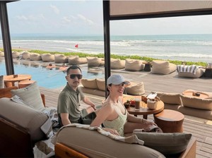 Potret Angel Karamoy & Gusti Ega Liburan ke Bali, Cincin Berlian Bikin Salfok