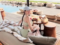 Terpopuler: Angel Karamoy Pelesiran di Pulau Dewata