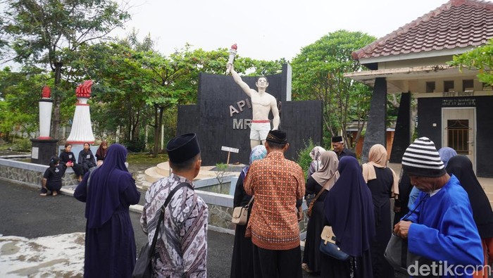 Pengunjung Kecele Saat Datang ke Api Abadi Mrapen: Lha Kok Apinya Mati