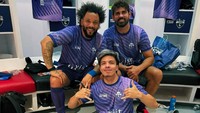 Atta Halilintar foto bareng Marcelo dan Diego Costa di ruang ganti. Foto: Instagram @attahalilintar