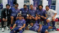 Ini dia squat Atta Halilintar di bawah arahan pelatih legendaris Arsene Wenger. Ada Eden Hazard, Marcelo, serta Diego Costa. Foto: Instagram @attahalilintar