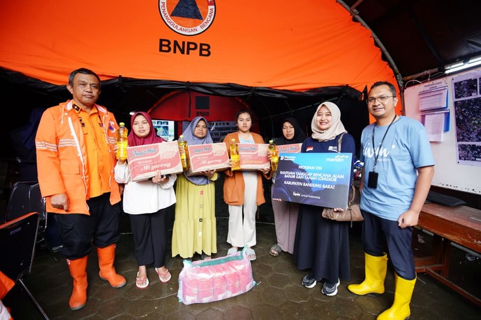 Bank Mandiri Salurkan Bantuan untuk Korban Longsor di Bandung Barat