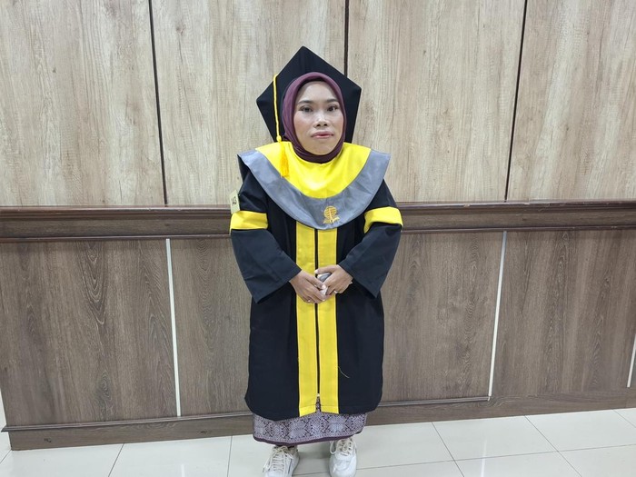 Dari ART ke Calon Asesor, Ini Kisah Bariah Difabel Lulusan UT yang Pantang Menyerah