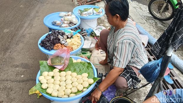 Blengep Cotot Jajanan Lawas di Indramayu
