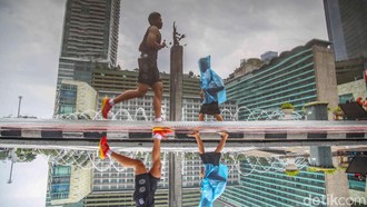 CFD Bundaran HI Tetap Ramai Meski Diguyur Hujan