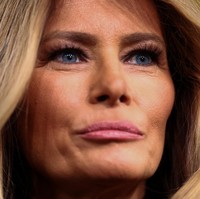 Dokumenter ‘Melania’ yang diproduksi oleh Amazon dengan biaya US$ 40 juta mengikuti perjalanan Melania Trump menjelang pelantikan suaminya. Terlepas dari bujet yang fantastis itu, film berdurasi 104 menit ini mendapat respons negatif. “Film Melania hanyalah versi sampah remake dari film ’The Zone of Interest’ yang dipermak,” demikian kritikus film The Guardian menilai. Sejauh ini situs IMDb memberi rating 1.1 dari 10 bintang. (Foto: REUTERS/Kevin Lamarque)