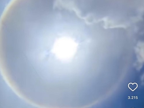 Tangkapan layar dari sosial media terkait fenomena Sun Halo terjadi di Bali.