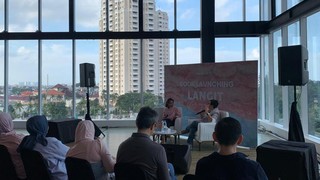 Novel Ika Natassa Langit Mengambil, Jadi Terobosan Terbaru