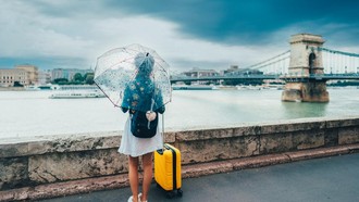 Tips Liburan Aman dan Nyaman Saat Musim Hujan