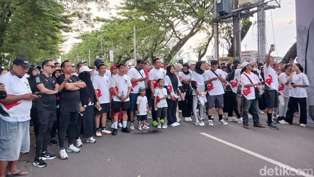 Jalan Sehat PSI di Makassar.