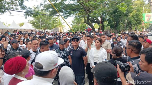 Jalan Sehat PSI di Makassar.