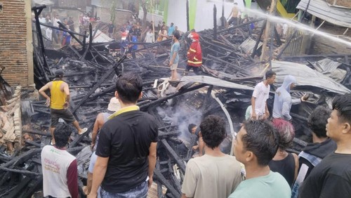 Kebakaran rumah di Desa Renda, Kecamatan Belo, Kabupaten Bima, NTB, Sabtu (1/2/2026). (Foto: Dok. Damkarmat Bima)