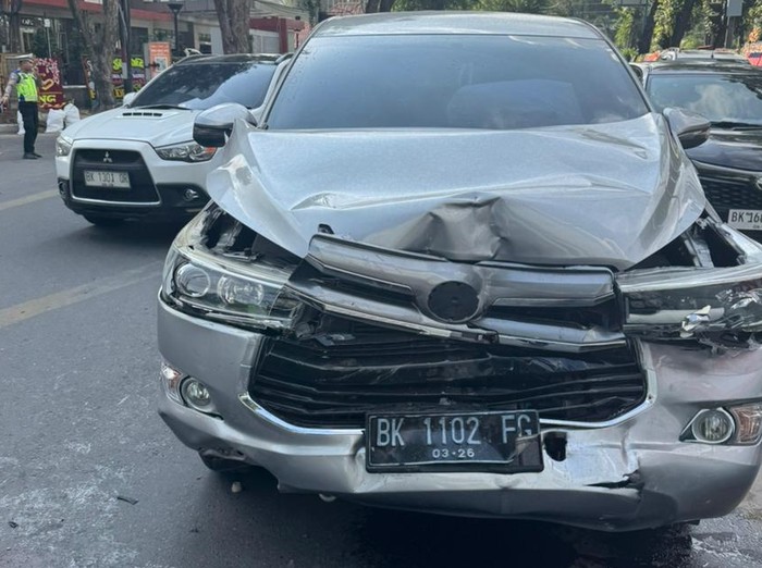 3 Kendaraan Terlibat Kecelakan Beruntun di Medan,1 Orang Terluka