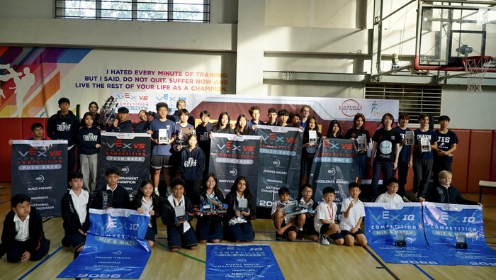 Kompetisi VEX Robotics 2025/2026 digelar di Indonesia untuk mendorong penguatan pendidikan STEM dan menyiapkan talenta muda menghadapi tantangan teknologi global.