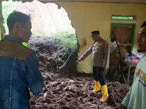 Longsor Timpa Rumah di Pangalengan Bandung, Tewaskan Kakak Adik Saat Makan