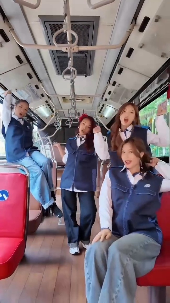 Unggahan mereka sontak mengundang komentar netizen. Tak sedikit yang penasaran ingin naik koridor TransJakarta dengan personel no na. Foto: dok. Instagram @nonawav