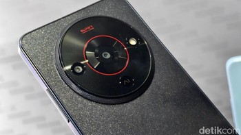 Terpasang kamera utama 50 MP di belakang dan 8 MP di depan. Foto: Adi Fida Rahman/detikINET