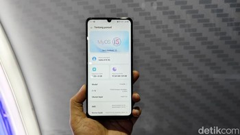 Sama seperti saudaranya V80 Max, ponsel ini juga dilengkapi Link Booster Technology untuk memperkuat penerimaan sinyal. Foto: Adi Fida Rahman/detikINET