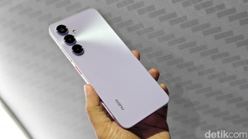 Nubia V80 Max diposisikan secara spesifik untuk pengguna dengan jam kerja panjang di luar ruangan, seperti pengemudi ojek online (ojol), kurir logistik, hingga pekerja lapangan. Foto: Adi Fida Rahman/detikINET