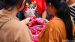 Pasar Glodok Diserbu Pengunjung Jelang Imlek