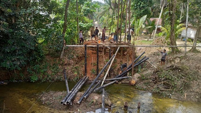 Tiang Pancang Mulai Berdiri, Begini Progres Jembatan Merah Putih di Kampar