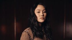 Pesona Yerin Ha, Aktris Korea Pertama di Bridgerton Season 4