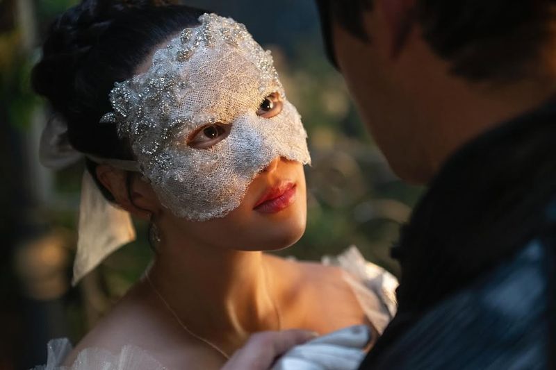 Pesona Yerin Ha, Aktris Korea Pertama di Bridgerton Season 4