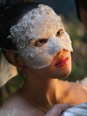 Pesona Yerin Ha, Aktris Korea Pertama di Bridgerton Season 4