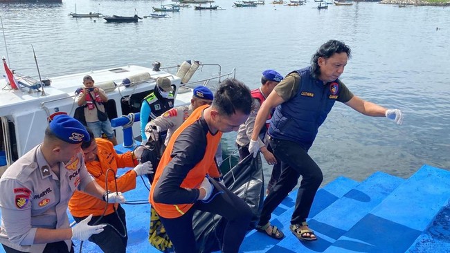 Penemuan 2 Jenazah Saat Pengangkatan Bangkai KMP Tunu Pratama Jaya