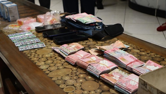 Polisi Bongkar Peredaran Obat Keras di Bekasi, 4 Orang Diamankan