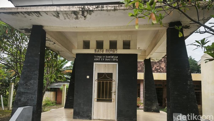 Potret Batu Bobot di kawasan wisata Api Abadi Mrapen, Desa Manggarmas, Kecamatan Godong, Kabupaten Grobogan, Minggu (1/2/2026).
