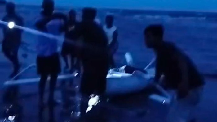Seorang nelayan di Barru ditemukan tewas di atas perahu.