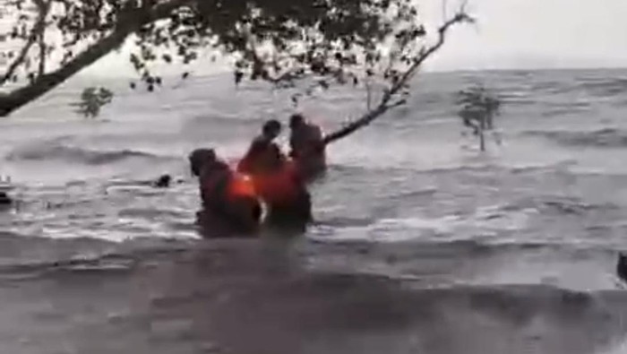 Speedboat rute Raha-Maligano dilaporkan tenggelam saat menyeberang mengangkut sejumlah penumpang.