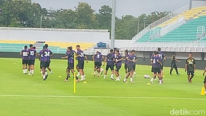 Dejan Antonic Bawa 23 Pemain Semen Padang ke Markas PSM Makassar