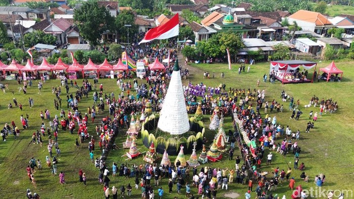 Tradisi Tumpeng Tempe Raksasa Sedengan Mijen Jadi Daya Tarik Wisata Budaya
