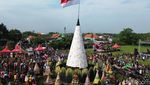 Berebut Tumpeng Tempe, Tradisi Unik Sambut Ramadan di Sidoarjo